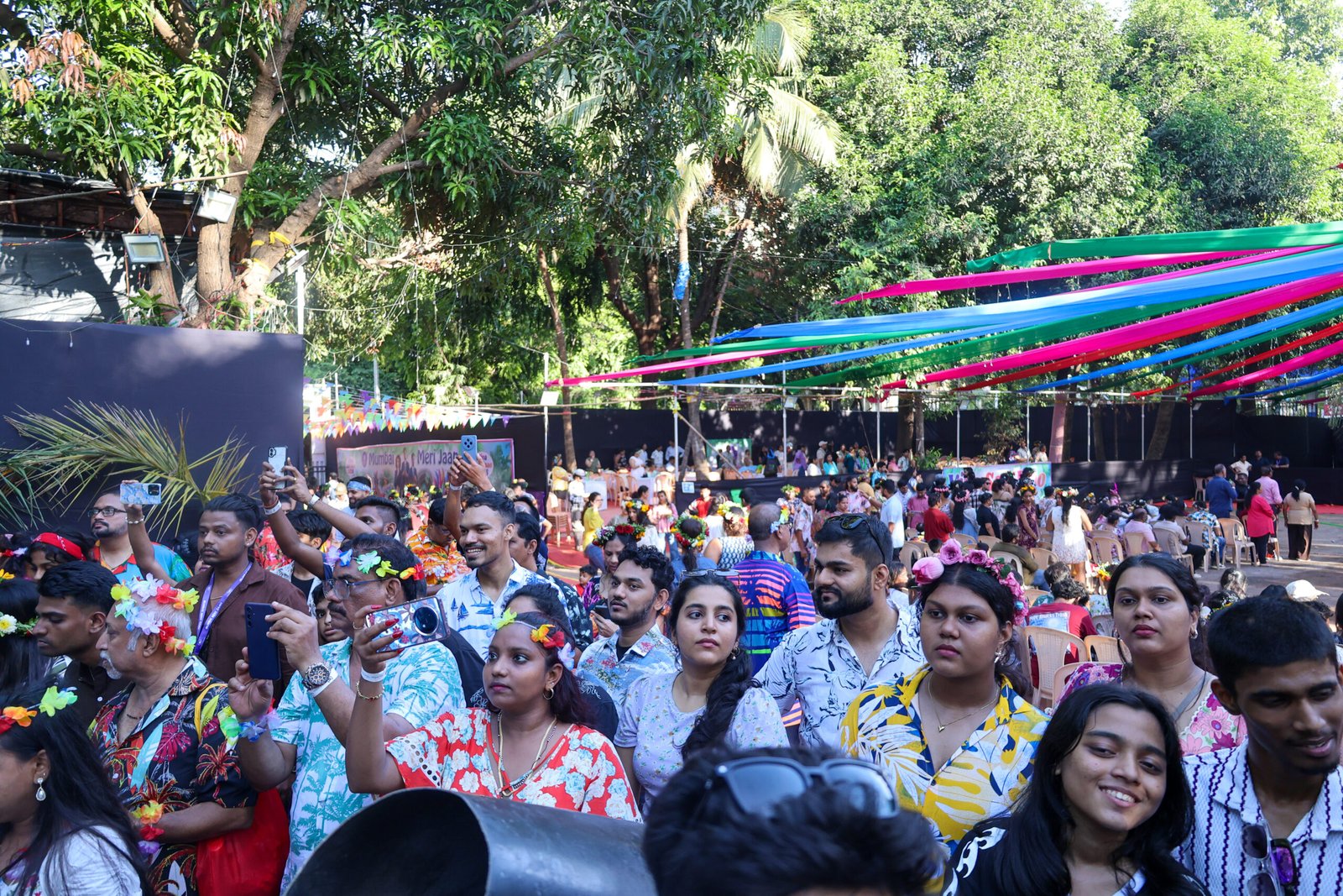 Mumbai festival crowd and community